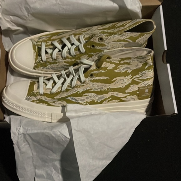 Converse - Picture 3 of 4